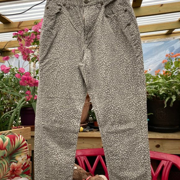 Liz Claiborne Cheeta Print Jacket and Pant Set, Petites Size 8 - Picture 5 of 6